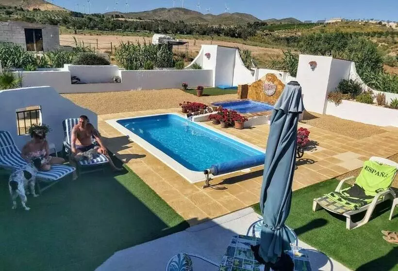 2 Bed Villa With Pool Garden & Parking Near Seron