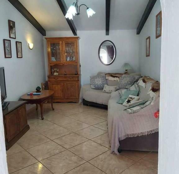 2 Bed Villa With Pool Garden & Parking Near Seron