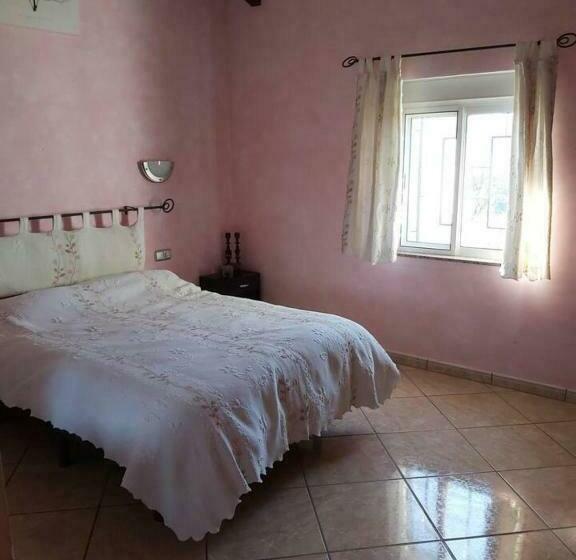 2 Bed Villa With Pool Garden & Parking Near Seron