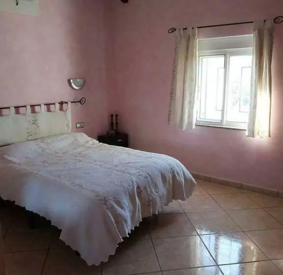 2 Bed Villa With Pool Garden & Parking Near Seron