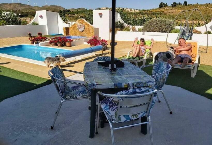 2 Bed Villa With Pool Garden & Parking Near Seron