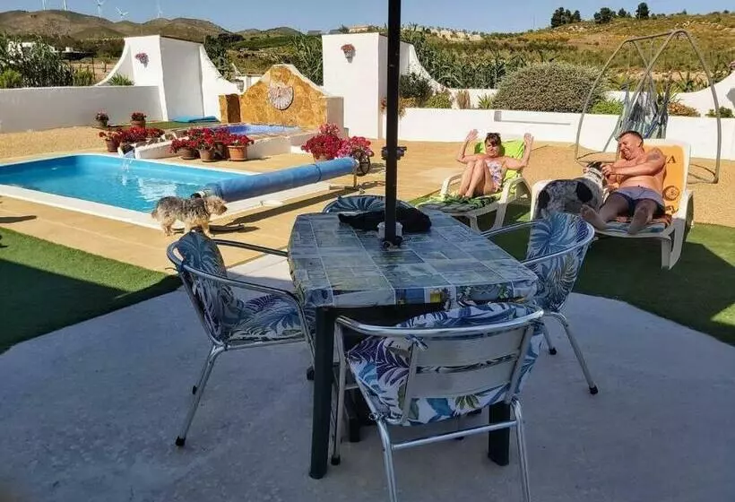 2 Bed Villa With Pool Garden & Parking Near Seron