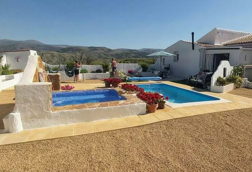 2 Bed Villa With Pool Garden & Parking Near Seron