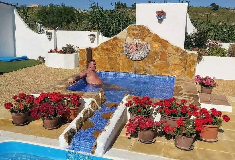 2 Bed Villa With Pool Garden & Parking Near Seron