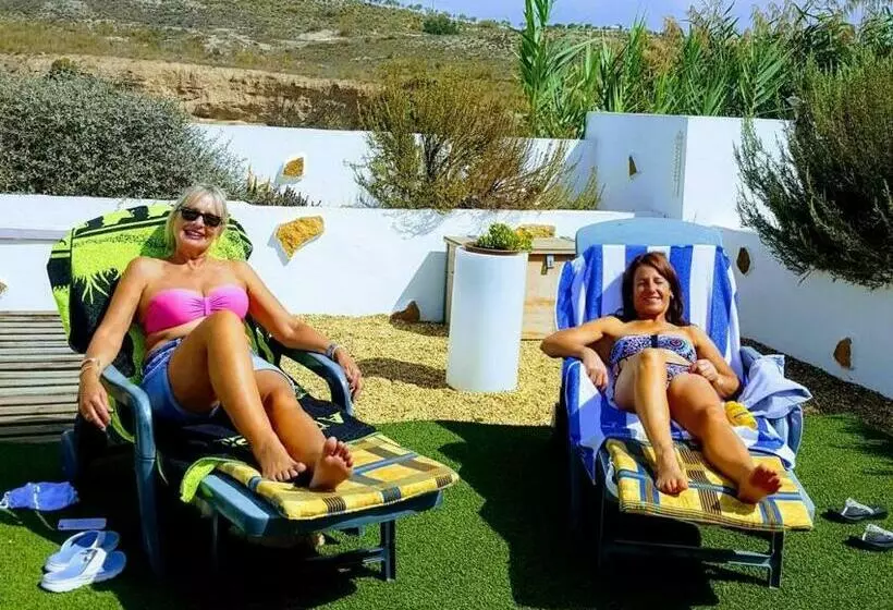 2 Bed Villa With Pool Garden & Parking Near Seron