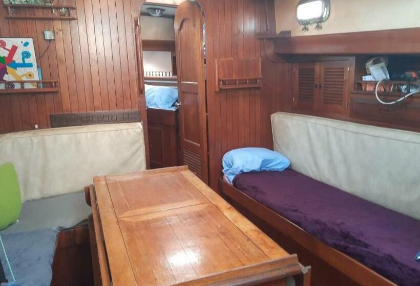 Punta De San Felipe. Velero Clásico