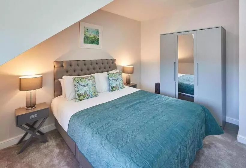 Host & Stay   The Loft @ The Regency
