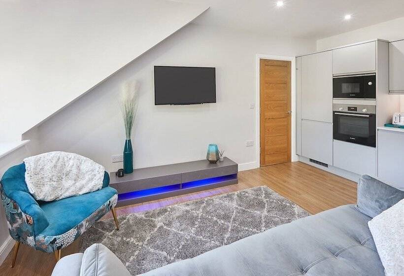 Host & Stay   The Loft @ The Regency