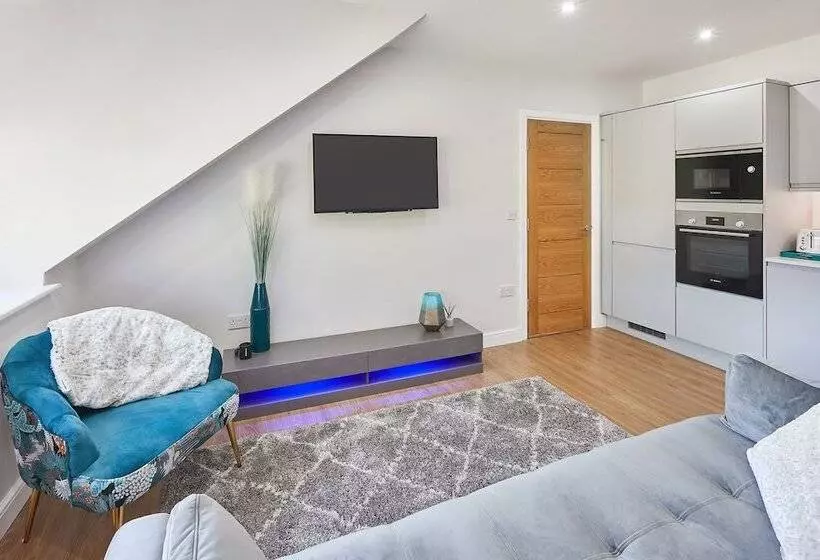 Host & Stay   The Loft @ The Regency