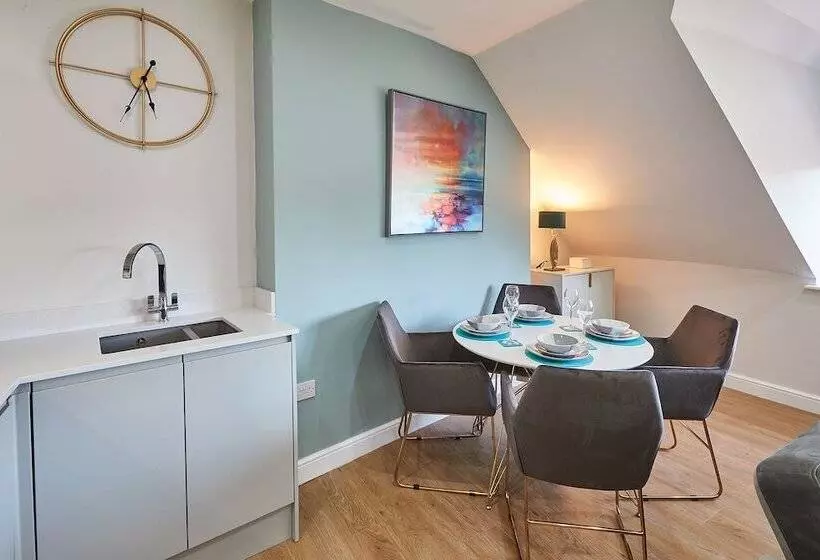 Host & Stay   The Loft @ The Regency