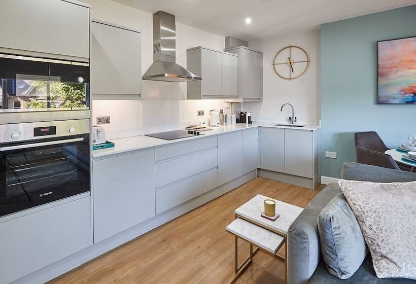 Host & Stay   The Loft @ The Regency