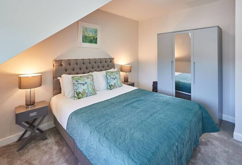 Host & Stay   The Loft @ The Regency