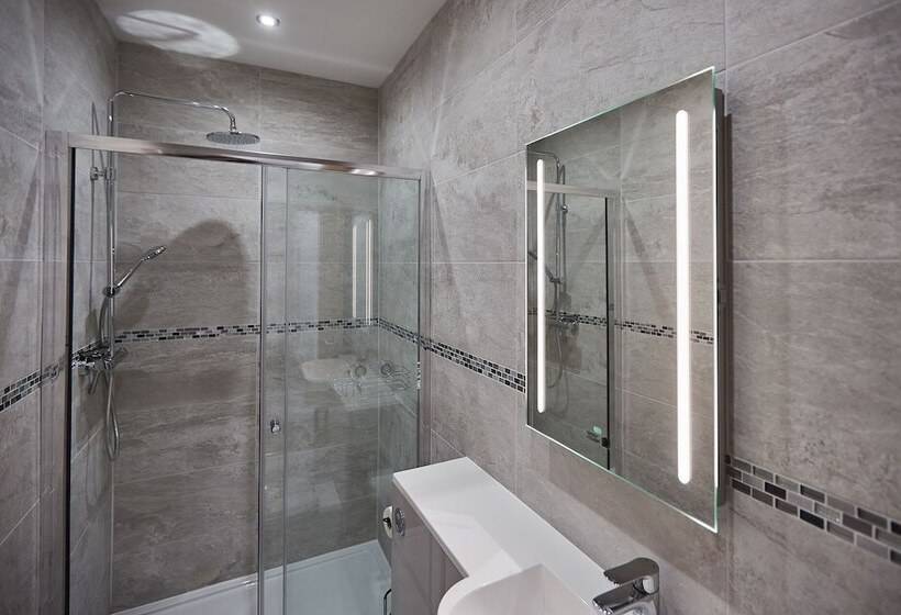 Host & Stay   The Loft @ The Regency