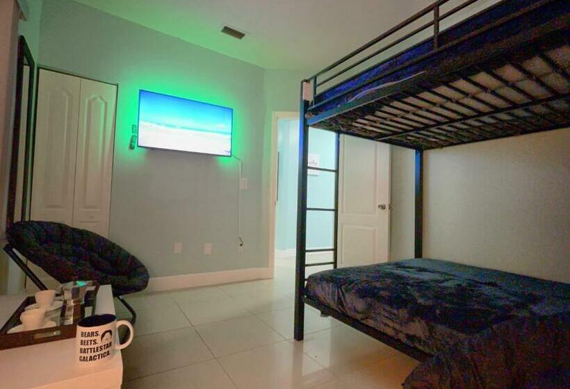 Marlins Park Suites   Apartment 4   Cafe Colada Suite