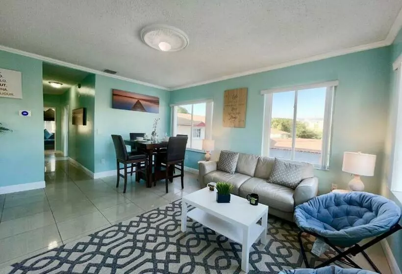 Marlins Park Suites   Apartment 4   Cafe Colada Suite