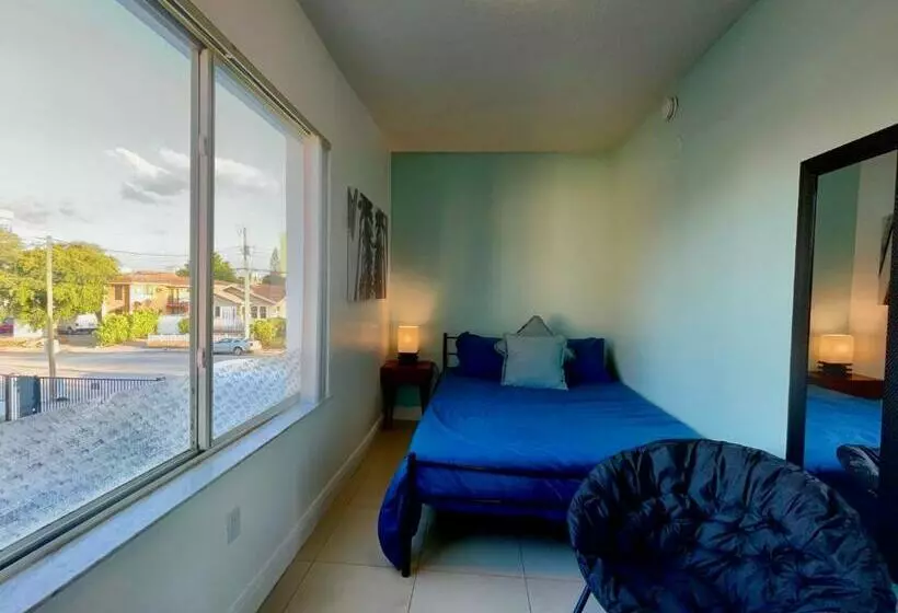 Marlins Park Suites   Apartment 4   Cafe Colada Suite