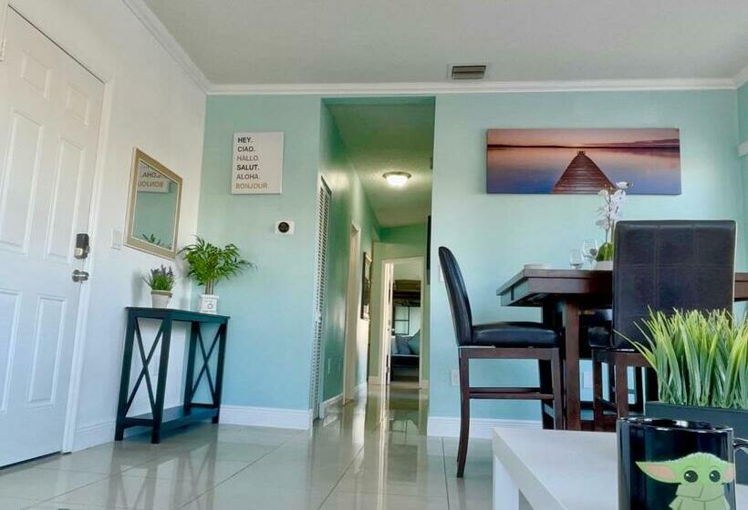 Marlins Park Suites   Apartment 4   Cafe Colada Suite