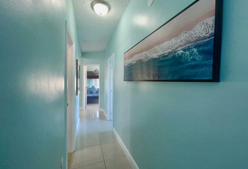 Marlins Park Suites   Apartment 4   Cafe Colada Suite