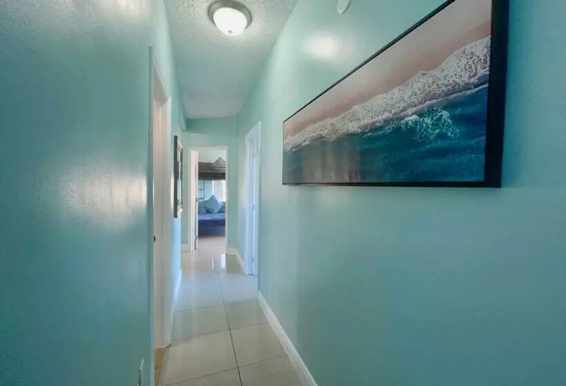 Marlins Park Suites   Apartment 4   Cafe Colada Suite