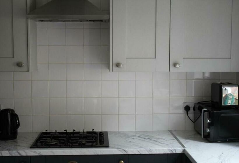 King St Cosy   Wood Stove & Ice Maker