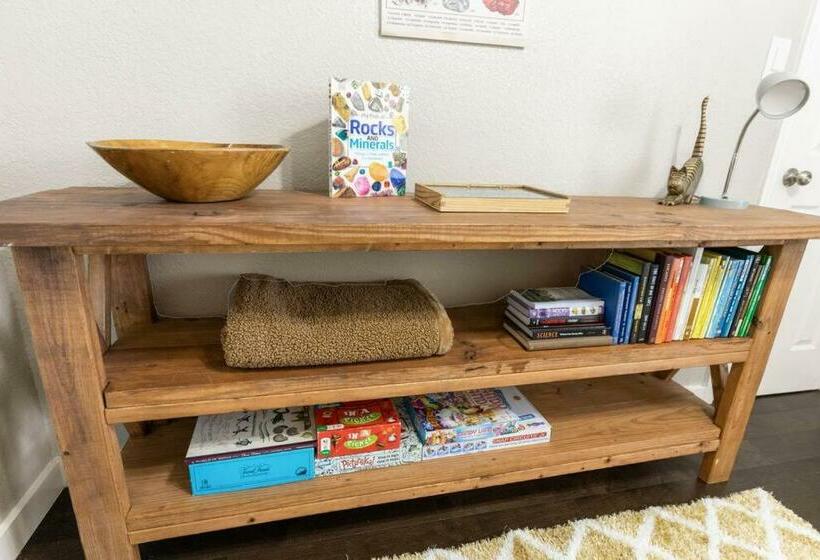 The Gem Arcade/covered Parking/pets/central!