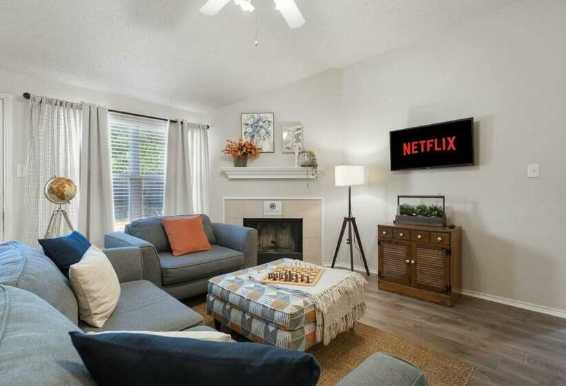 The Hideaway Nflx/arcade/soak Tub