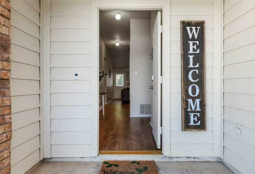 The Hideaway Nflx/arcade/soak Tub