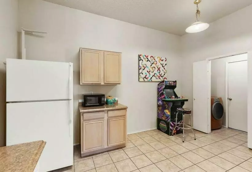 The Hideaway Nflx/arcade/soak Tub