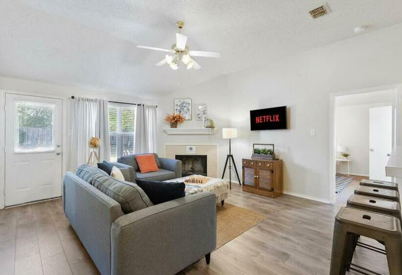 The Hideaway Nflx/arcade/soak Tub