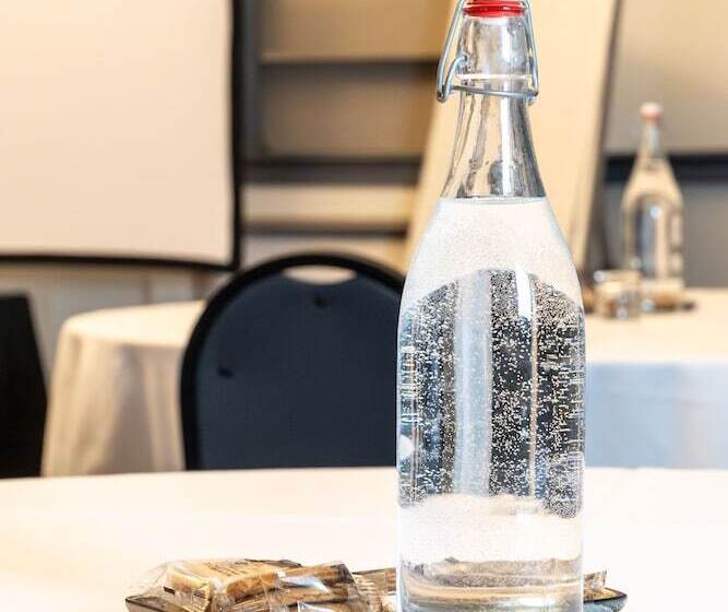 فندق Almondsbury Inn & Lounge