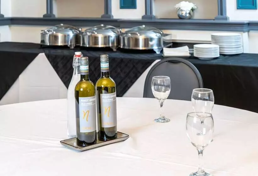 Hotel Almondsbury Inn & Lounge