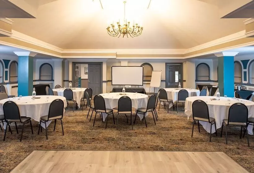 Hotel Almondsbury Inn & Lounge