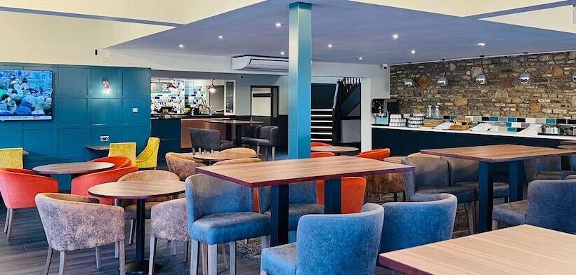 فندق Almondsbury Inn & Lounge