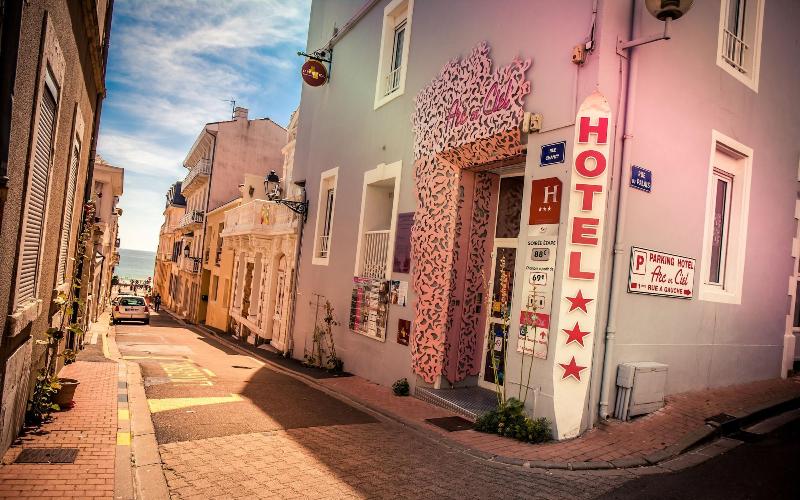 호텔 Logis Hôtel Arc En Ciel Et Spa Les Sables D Olonne