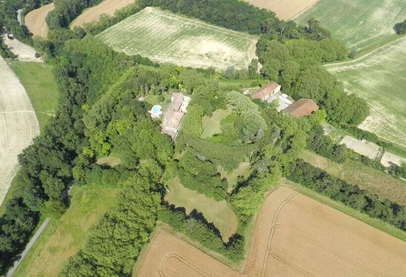 Отель Château De Lavail