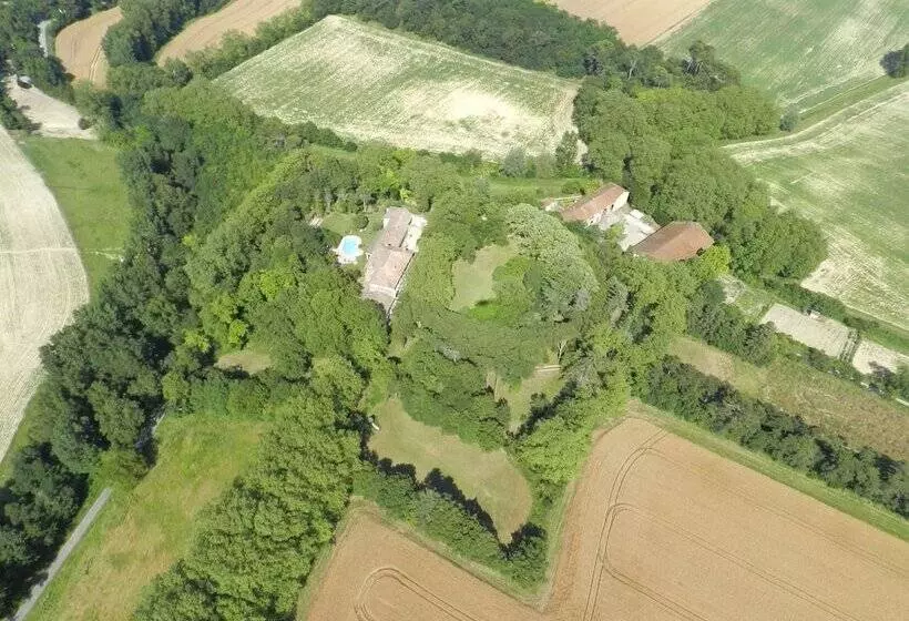 هتل Château De Lavail