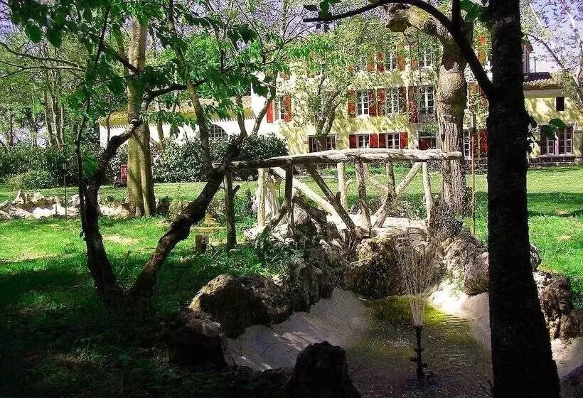 هتل Château De Lavail