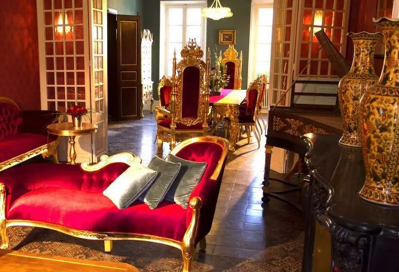 هتل Château De Lavail