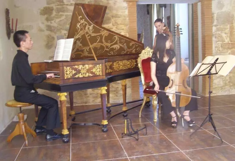 هتل Château De Lavail