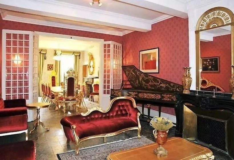 هتل Château De Lavail