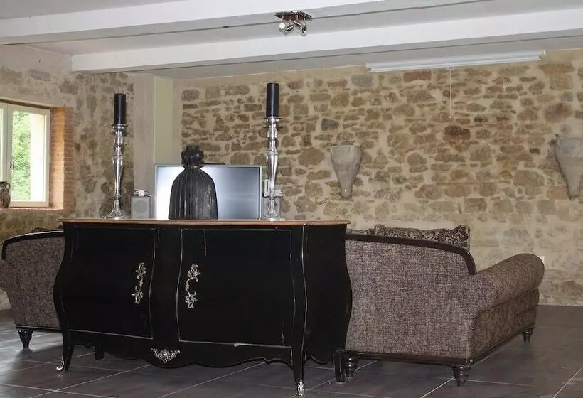 هتل Château De Lavail