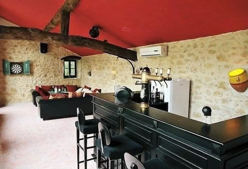 هتل Château De Lavail