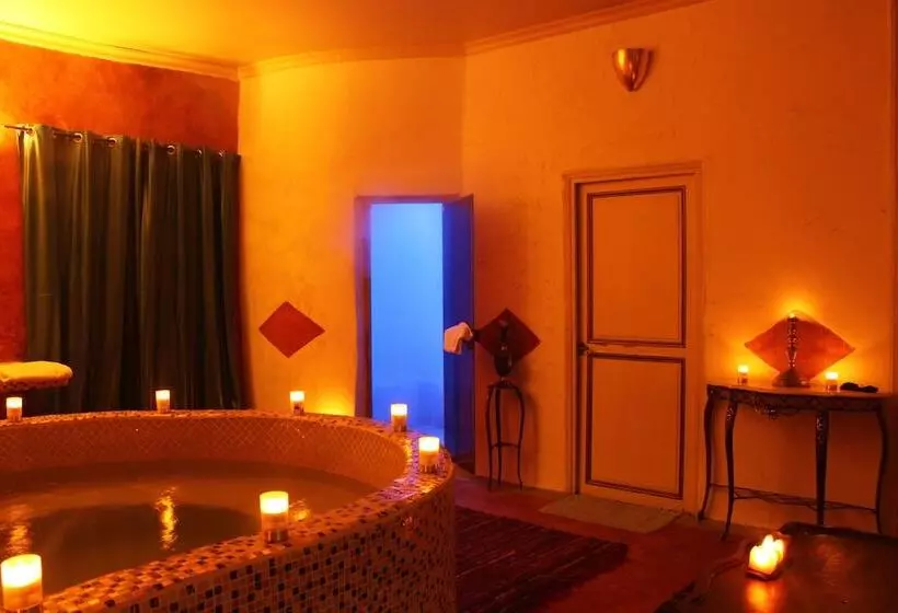 هتل Château De Lavail