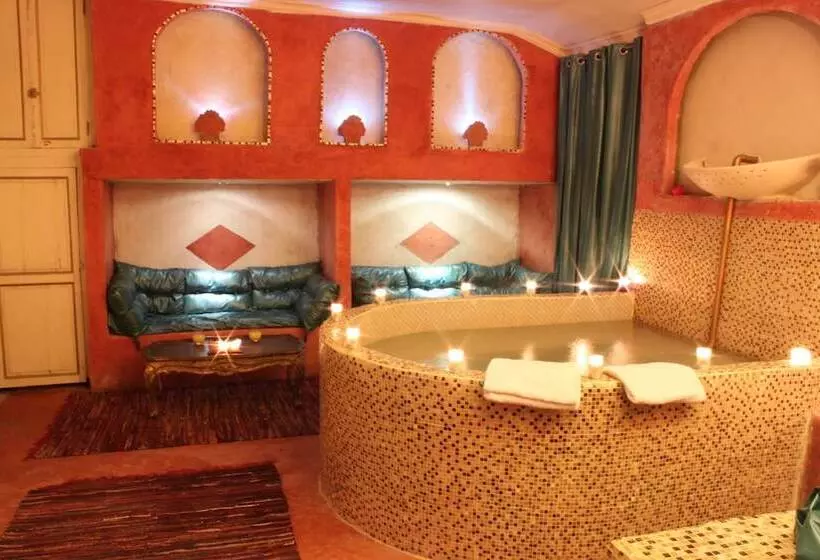 هتل Château De Lavail