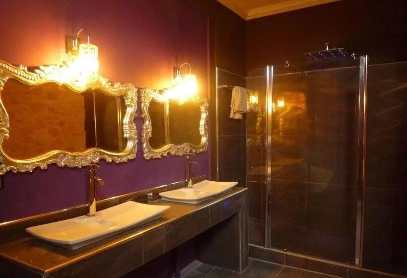 هتل Château De Lavail