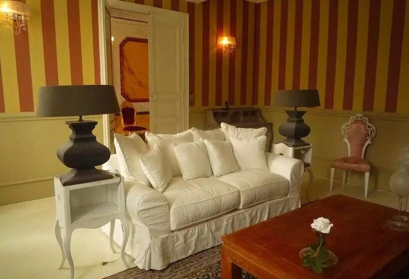 هتل Château De Lavail