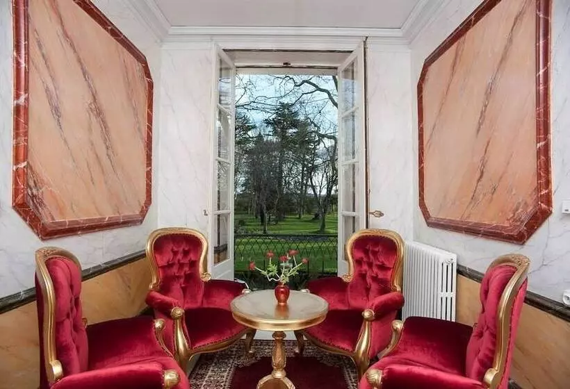 هتل Château De Lavail