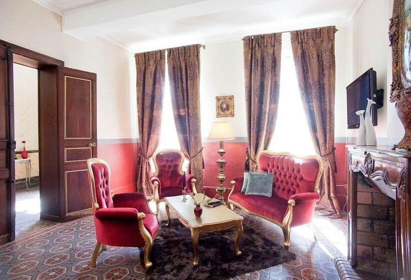 Отель Château De Lavail