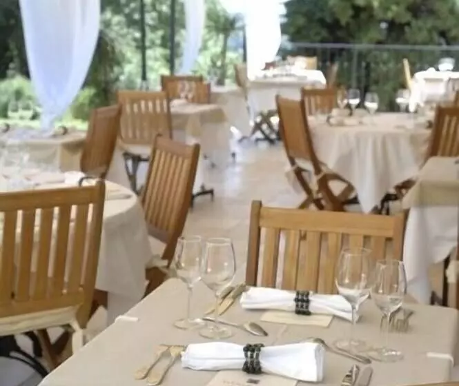 هتل Restaurant Le Clos De Pradines