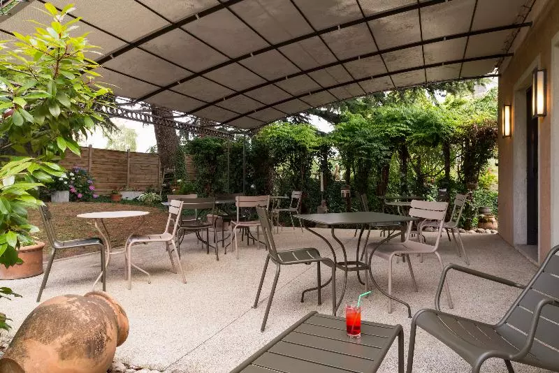 هتل Les Amandiers